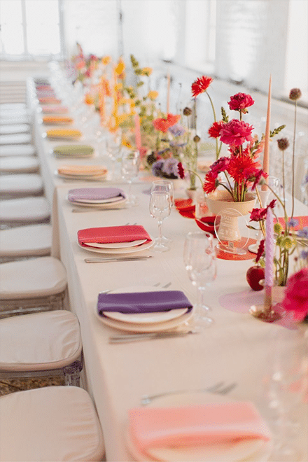 Décoration de table de mariage chic et colorée